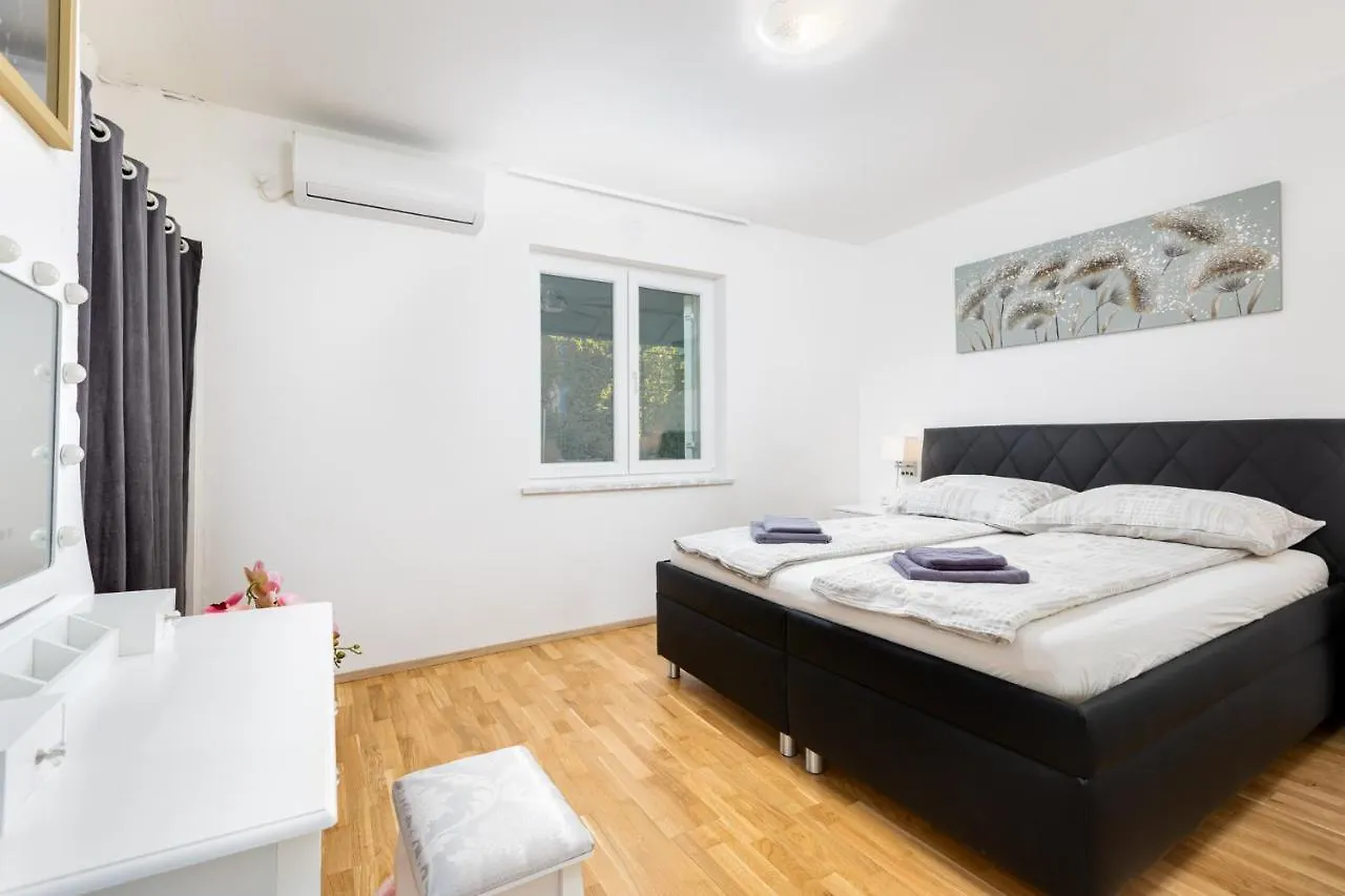 קרק Apartment Kamila