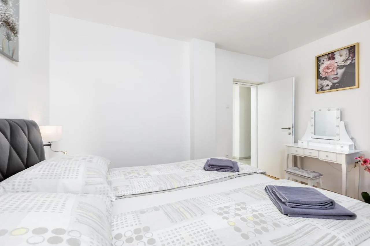 קרק Apartment Kamila 0*,